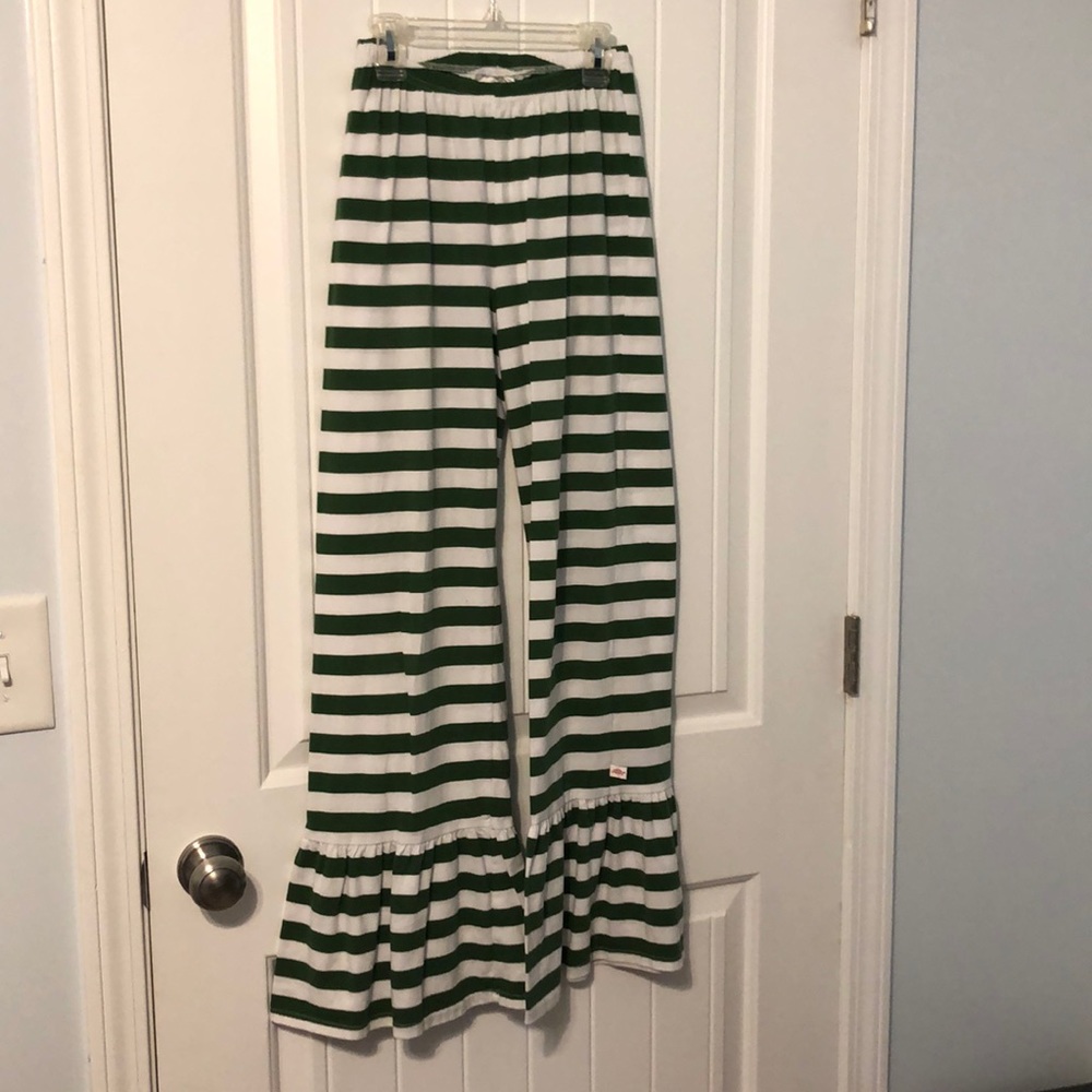 Women’s ruffled pants
